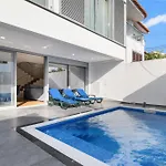 Villa Charmy Estoril By Amber Star Rent